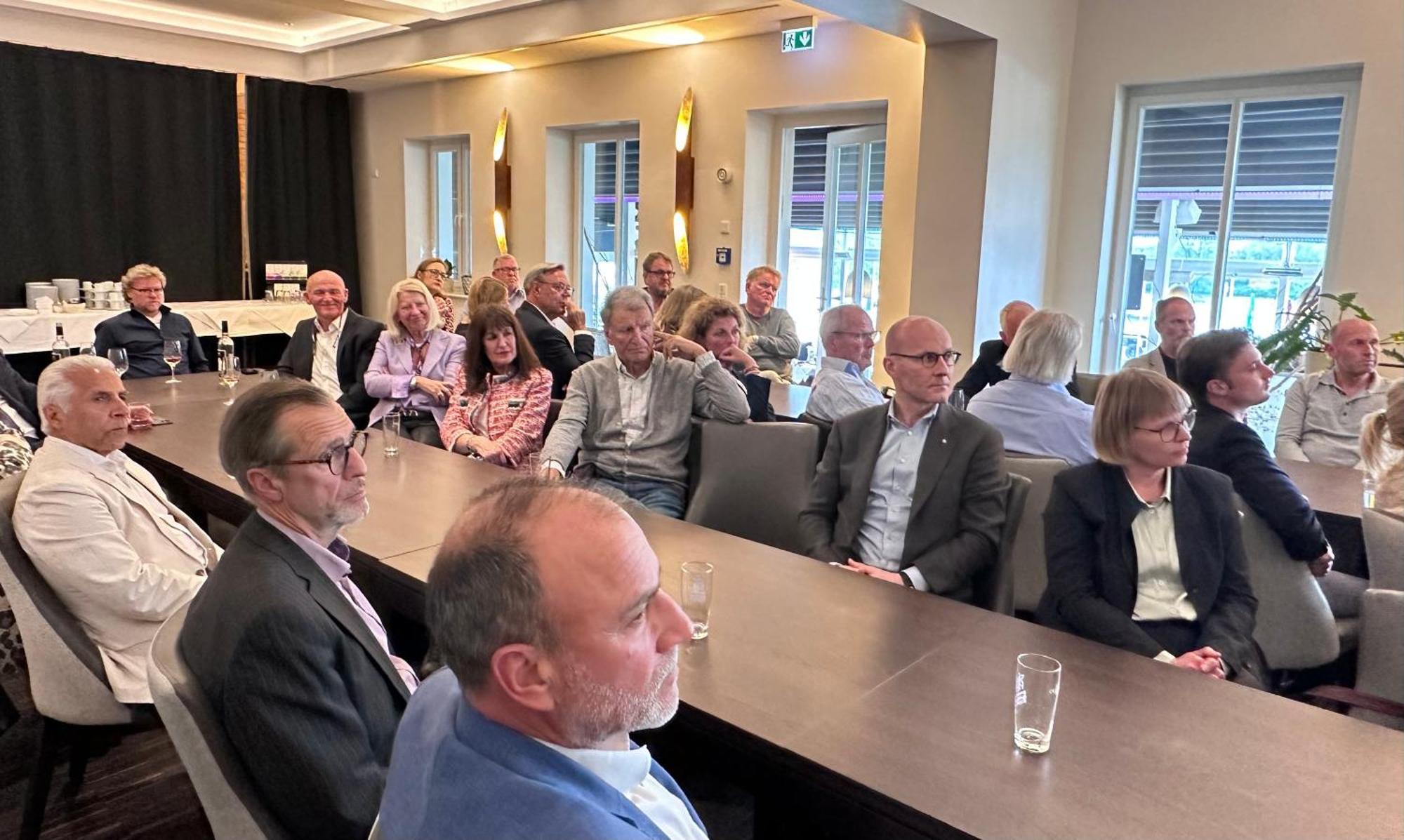 Hoell Am Main Rüsselsheim Buitenkant foto